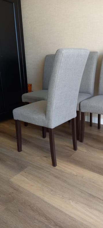 Gratis af te halen 4 eetkamerstoelen