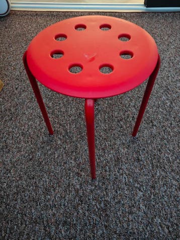 Rode kruk met ronde zitting