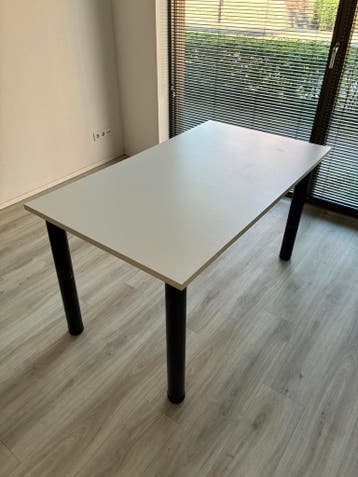White table 1,4 X 0,8 X 0,74m, adjustable legt