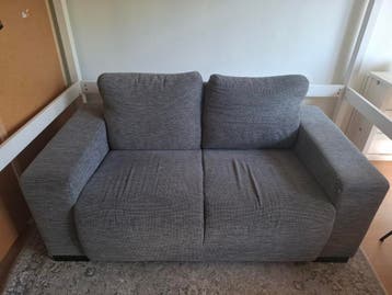 Comfortabele 2-zits bank in grijs stof