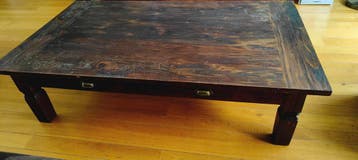 Robuuste teakhouten salontafel met lades