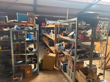 Wegens verhuizing alles uit het magazijn gratis !!!