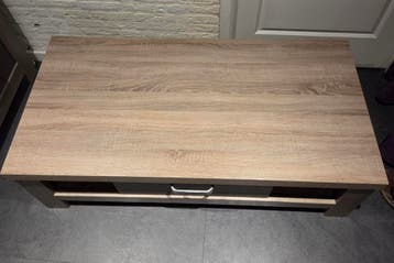 Houten salontafel met lade           lan138 hoog 45 breed 67