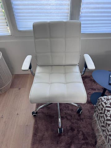 Witte bureaustoel, in hoogte verstelbaar - GRATIS OPHALEN