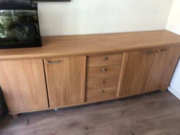 Stevig dressoir met veel opbergruimte - gratis af te halen