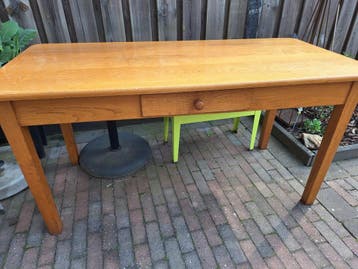 Gratis afhalen: Eikenhouten eettafel met gebruikerssporen