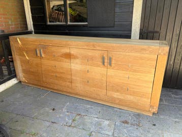 Massief eiken dressoir met veel opbergruimte