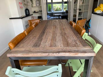 8 cognackleurige eetkamerstoelen - gratis af te halen