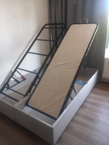 Opklapbaar bedframe met opbergruimte