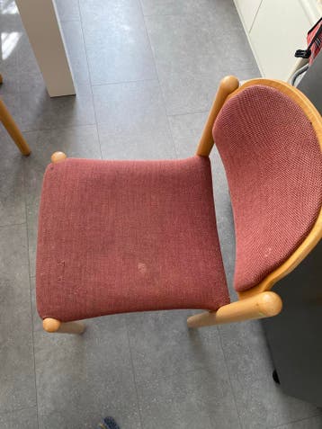 Houten stoel met stoffen bekleding 8 stuks- Gebruikt