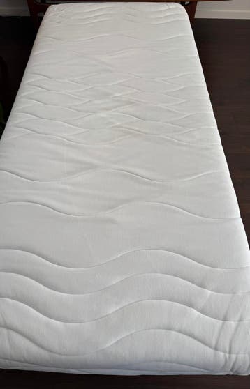 Gratis op te halen: twee lattenbodems en twee matrassen