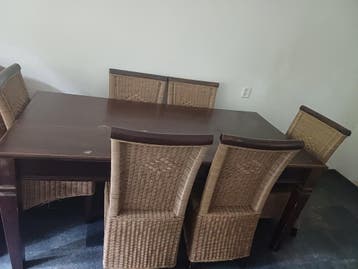 IK GA VERHUIZEN 6 STOEL EN EETTAFEL  PRIJST KOST NU €60