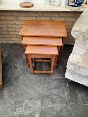 Gratis Bijzettafeltjes in goede staat