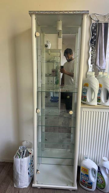 Gratis Ophalen: Glazen Vitrinekast met Verlichting