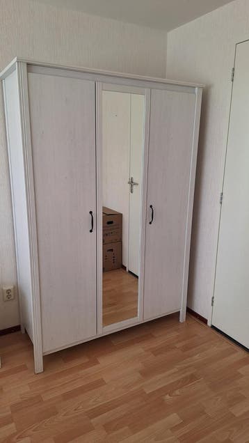 Kledingkast met spiegel
