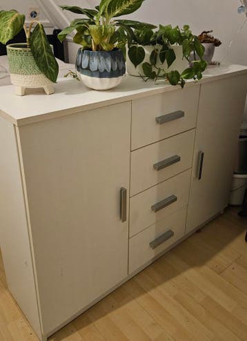 Gratis Witte ladekast met deuren