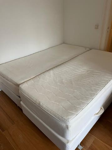 Twee IKEA bedden incl. matrassen gratis af te halen