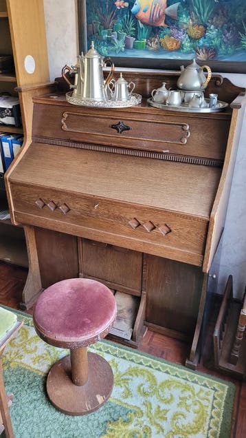 Gratis Antiek Harmonium - Houten Orgel met Voetpedalen