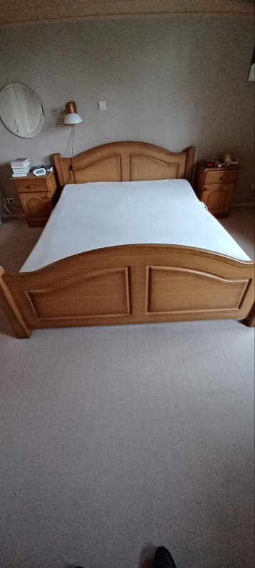 Gratis tweepersoonsbed met lattenbodem (160x200 cm)