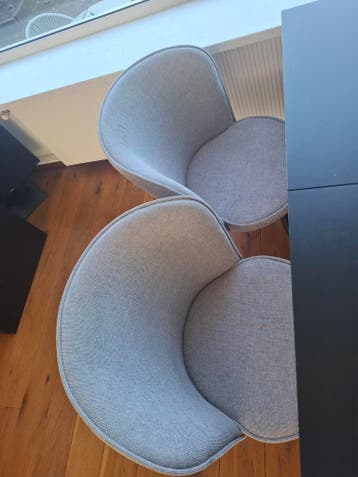 Gratis lichtgrijze eettafelstoelen, 4 stuks, gebruikt