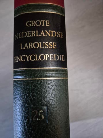Mooie gave Larousse Encyclopedie