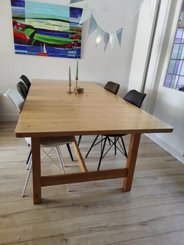 Stevige grote houten tafel - uitschuifbaar eiken kleur