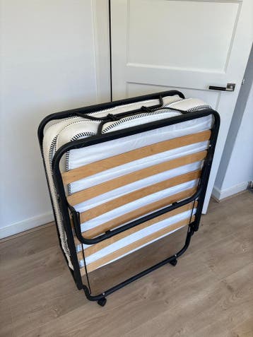 Opvouwbaar logeerbed met matras