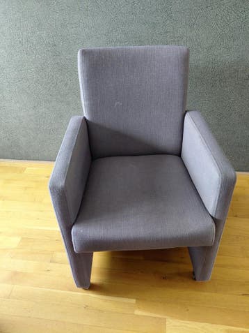 4 Grijze fauteuil met zwenkwielen - Compact en comfortabel