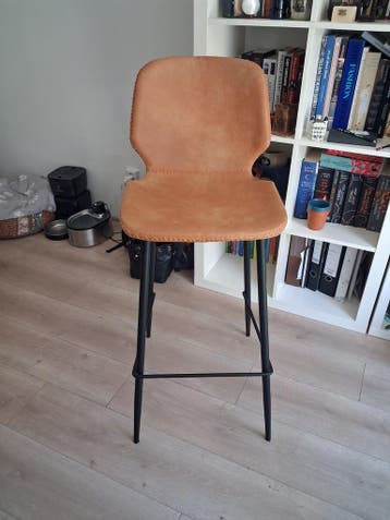 Barstoel met beschadigingen