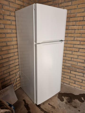 Gratis op te halen! Hoge koelkast met ruime vriezer.