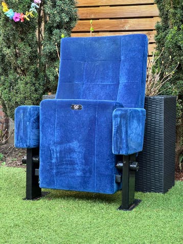 Bioscoopstoelen GRATIS - 3 rood, 1 blauw, 1 groen