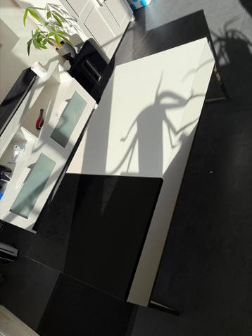 Moderne salontafel wit/zwart met metalen onderstel