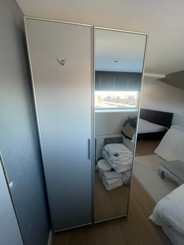 Kledingkast grijs | spiegeldeur | planken | gammel & GRATIS