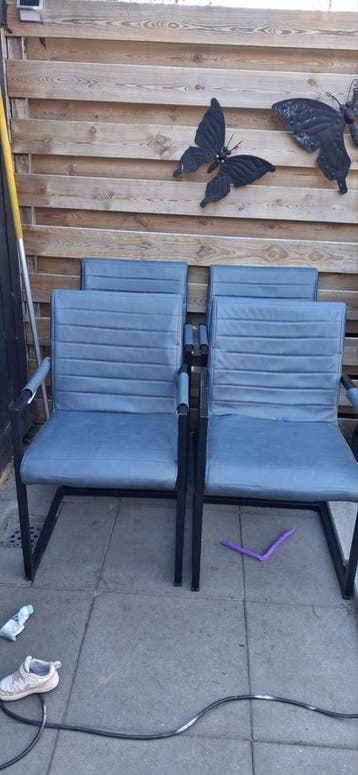 Gratis stoelen - anders naar de stort