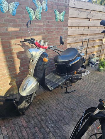 KillerBee Scooter - Zwart/Zilver - Goede staat maar WOK