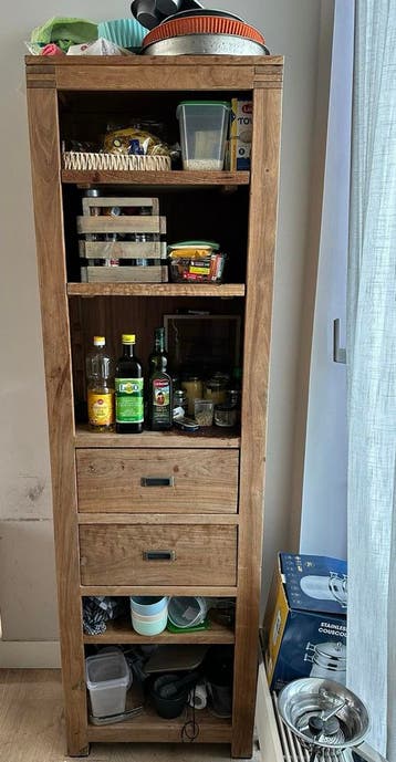 Massief houten kast met lades en open vakken