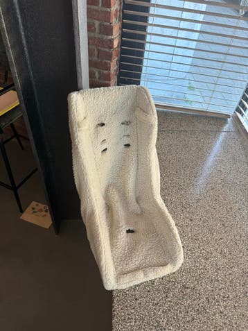 Urban Arrow peuterschaal met schapenvacht