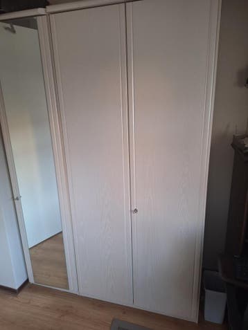 Complete slaapkamer: bed, kledingkast en ladekast