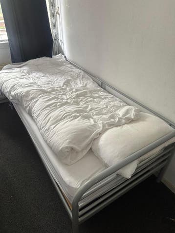 Bed + matras 200 bij 90