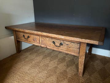 Antieke eikenhouten salontafel met twee lades