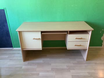 GRATIS stevig bureau  beuken 146x58x75 (lxbrxh)