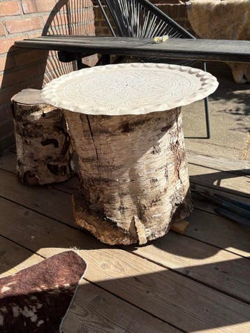 Berkenboomstam bijzettafel met wit dienblad GRATIS