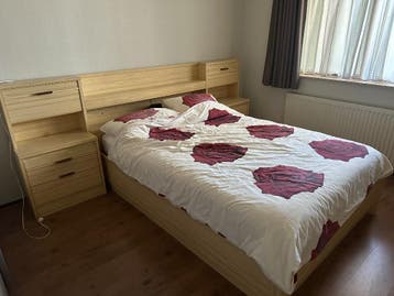 2pers. Bed met achterwand