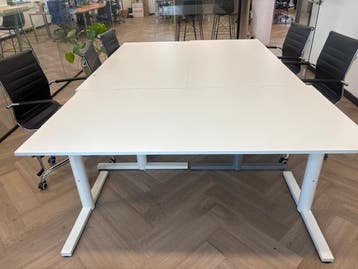 Gratis bureautafels (11 totaal) ophalen 28 april