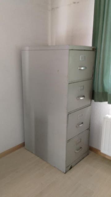 Oude stalen archiefkast GRATIS