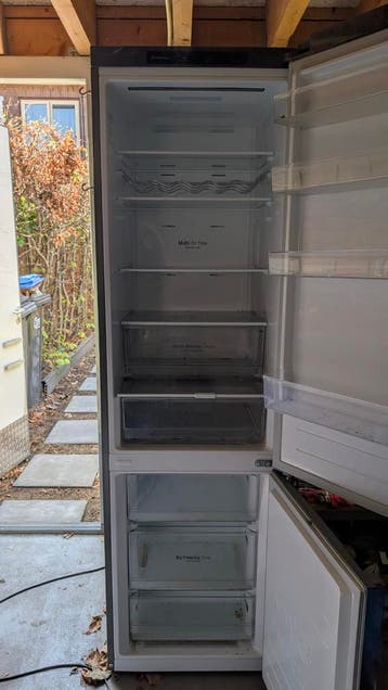 Defecte LG koelkast met vriesvak - Gratis af te halen