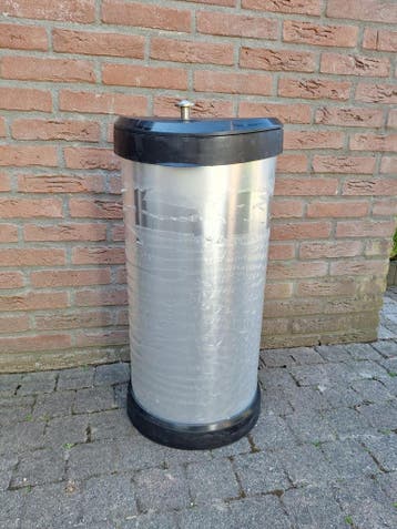 Gratis: Curver prullenbak (65cm hoog) (grijs/zwart)