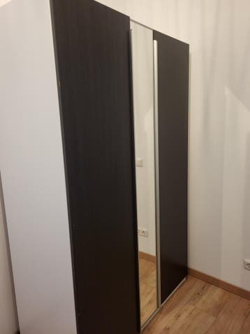 Kledingkast  (GERESERVEERD)