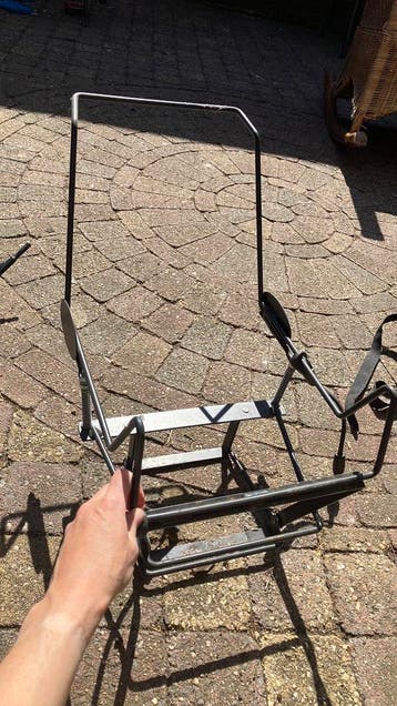 Maxi-cosihouder voor in bakfiets (Babboe). Gratis