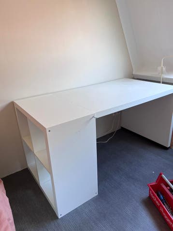 Ikea bureau met kastruimte.
